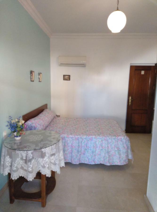 Pensión Larra Mairena De Alcor Exterior foto
